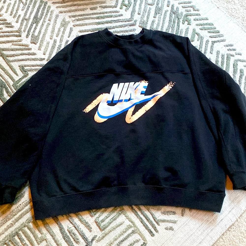 Nike women’s sweatshirt pullover